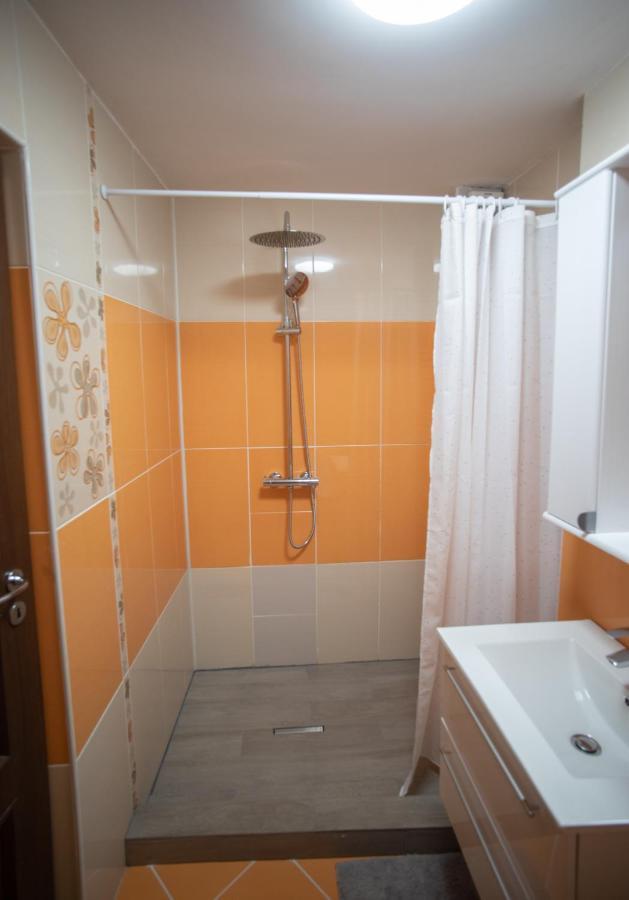 Aquarium Apartment Бузеу Екстер'єр фото