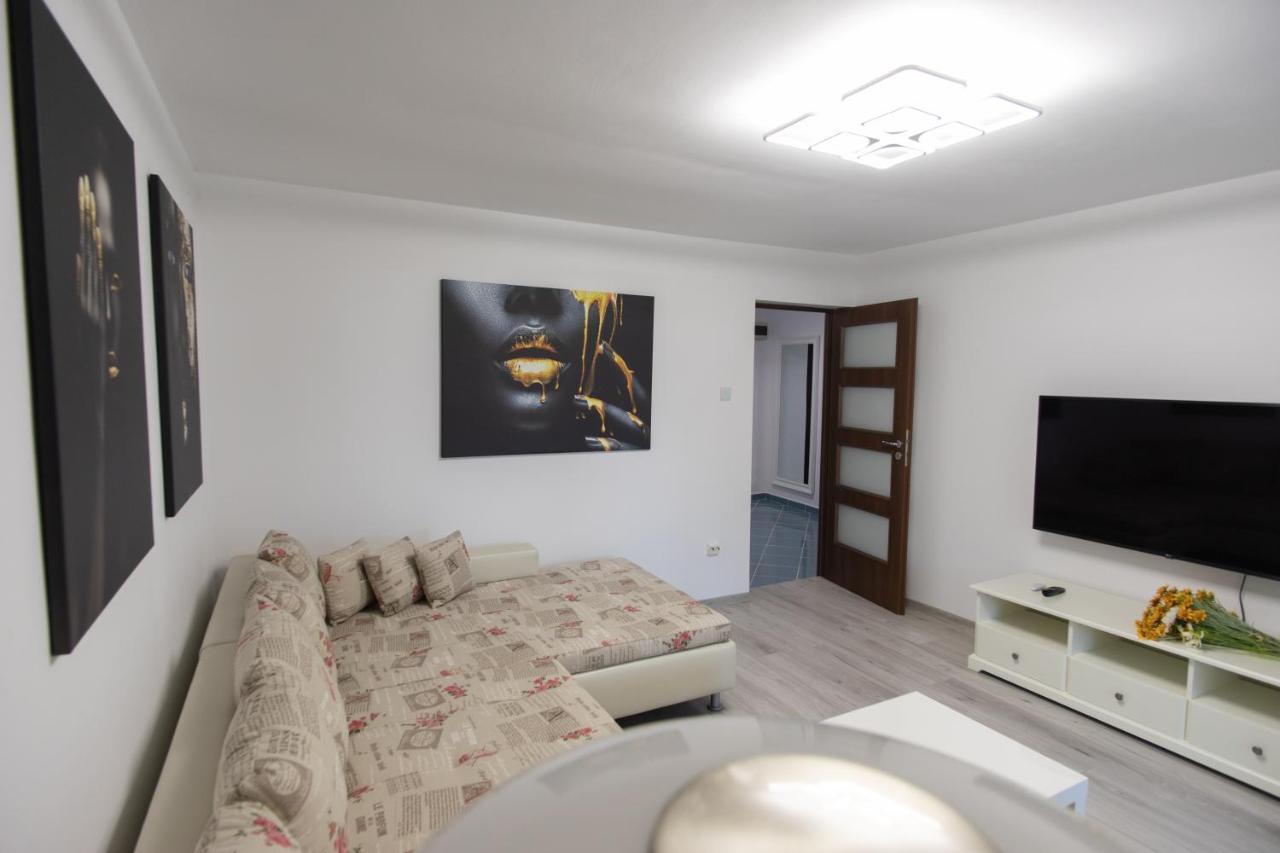Aquarium Apartment Бузеу Екстер'єр фото