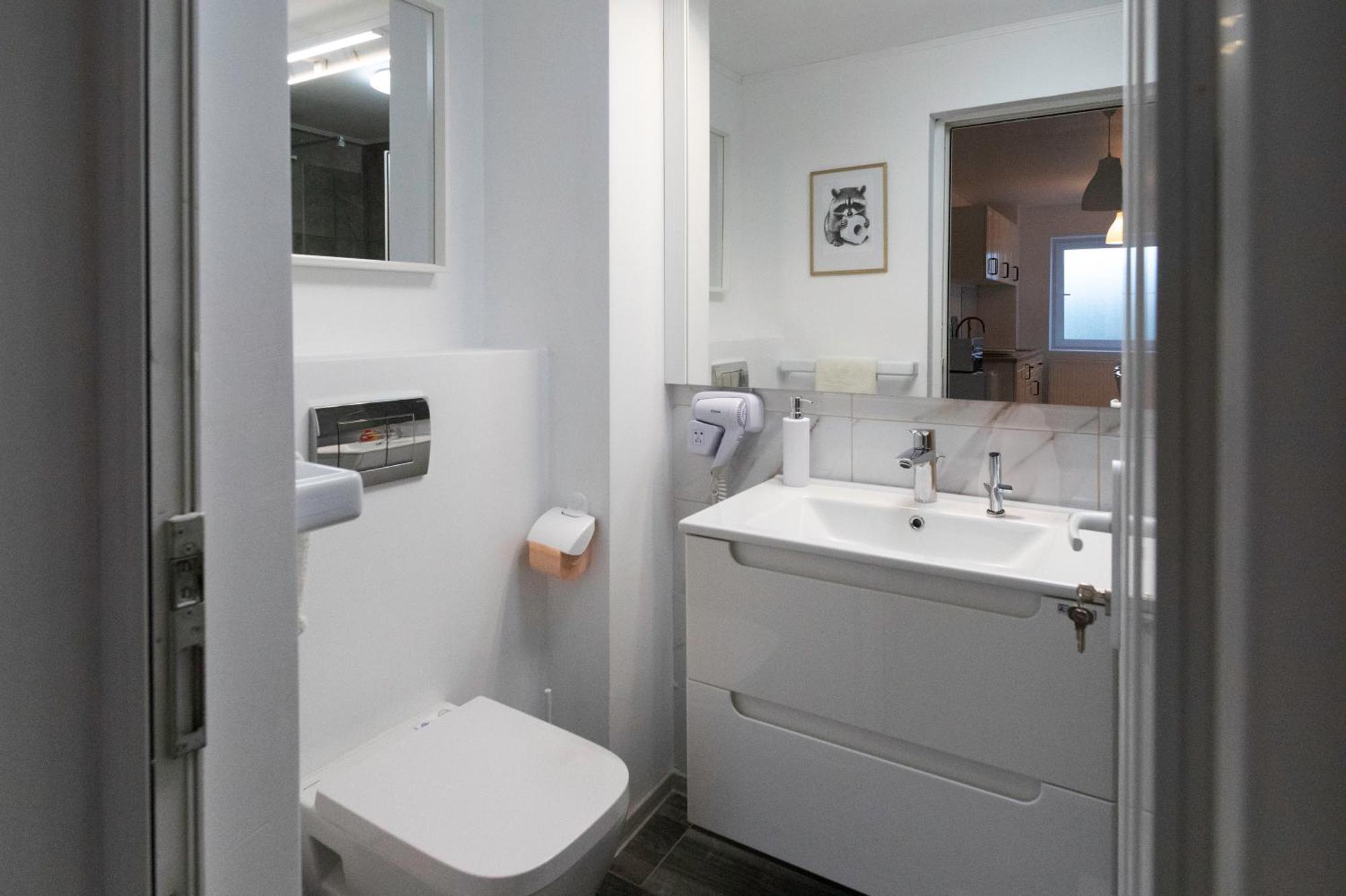 Aquarium Apartment Бузеу Екстер'єр фото